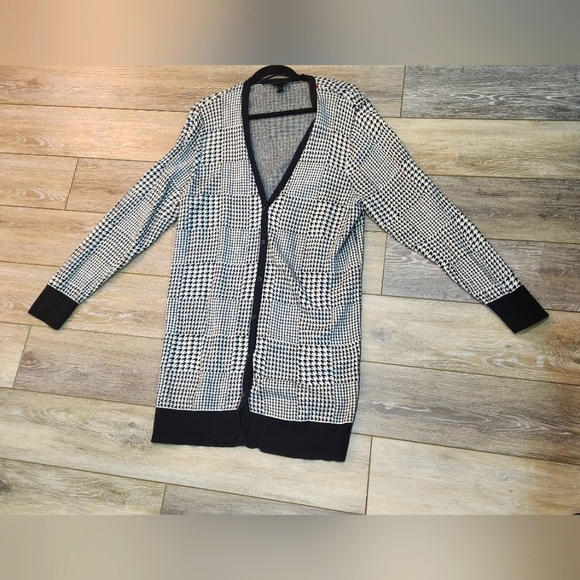 torrid Sweaters - Torrid houndstooth long sleeve button up cardigan